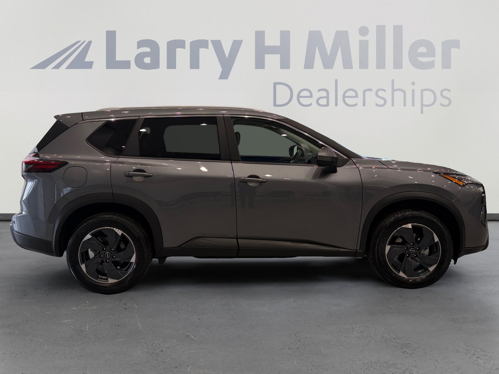 Used 2024 Nissan Rogue SV w/ SV Premium Package AWD/4WD image 6
