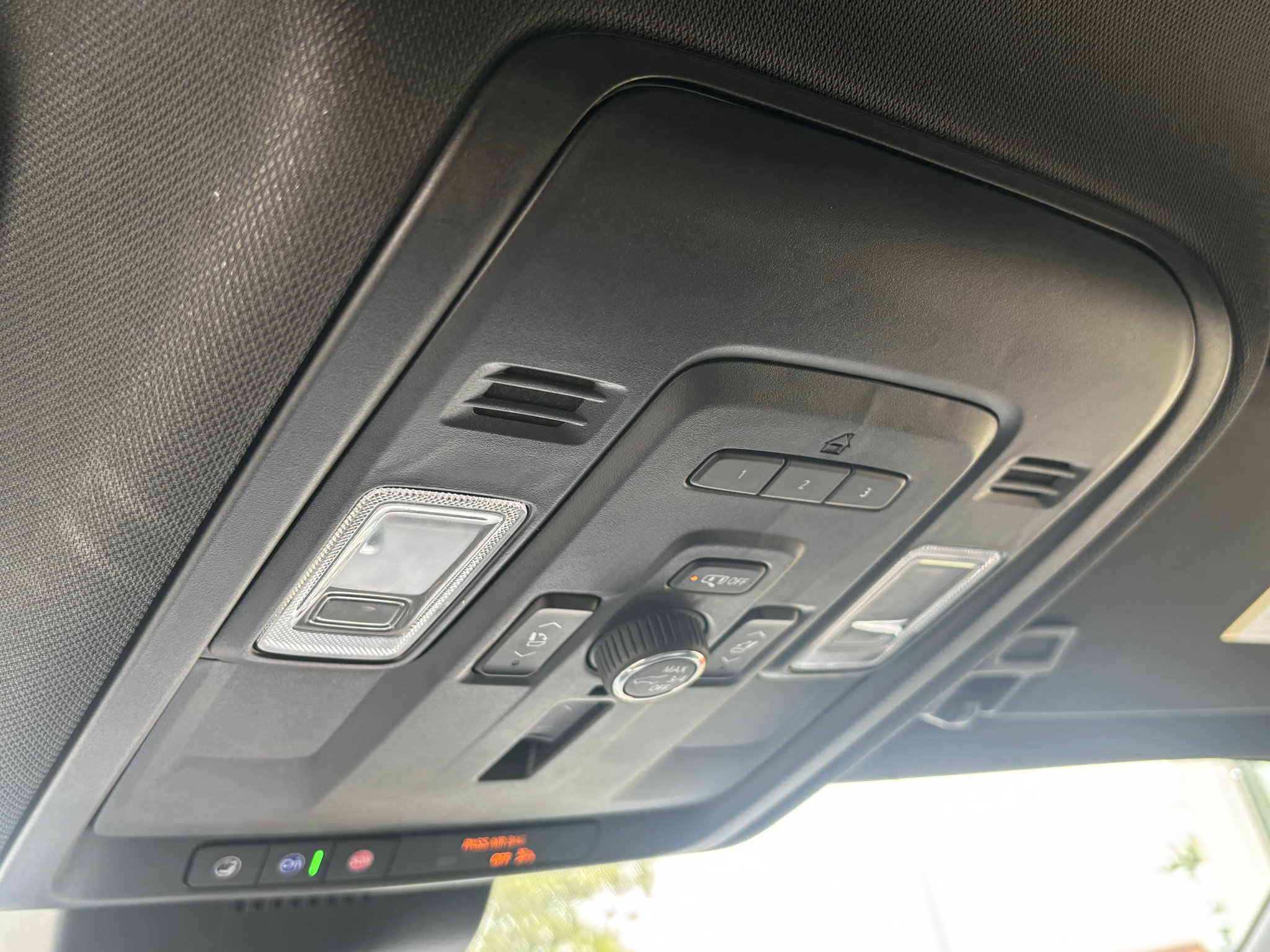 Used 2023 Chevrolet Suburban Premier AWD/4WD image 19