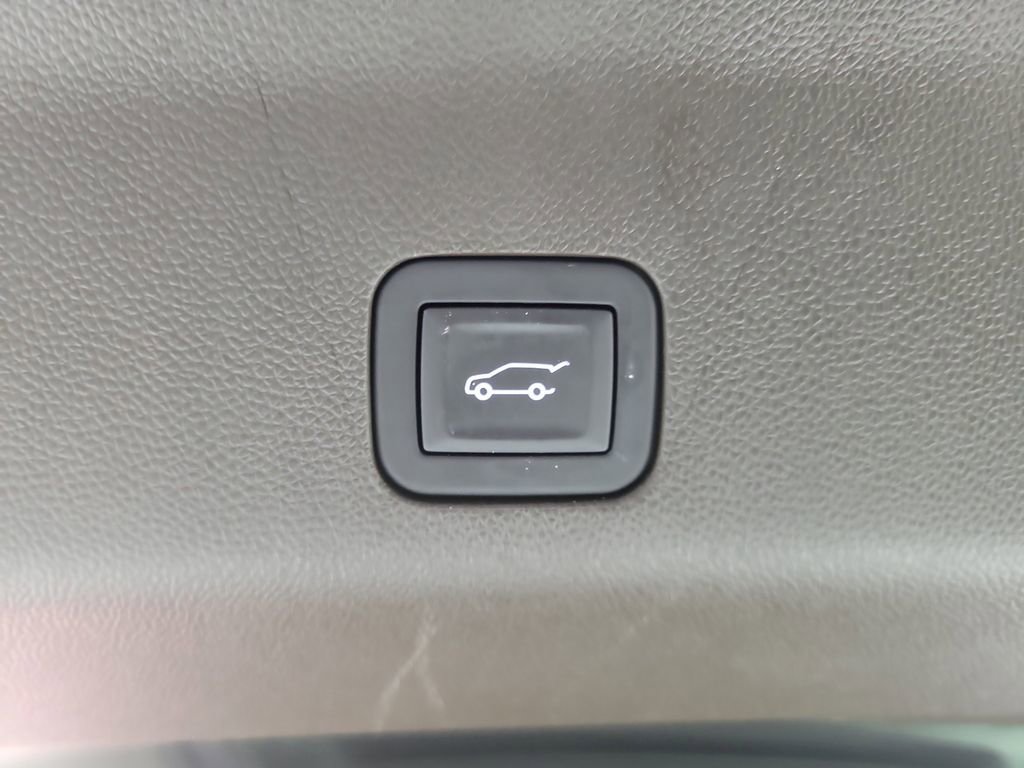 Certified 2025 Cadillac Escalade Premium Luxury image 8