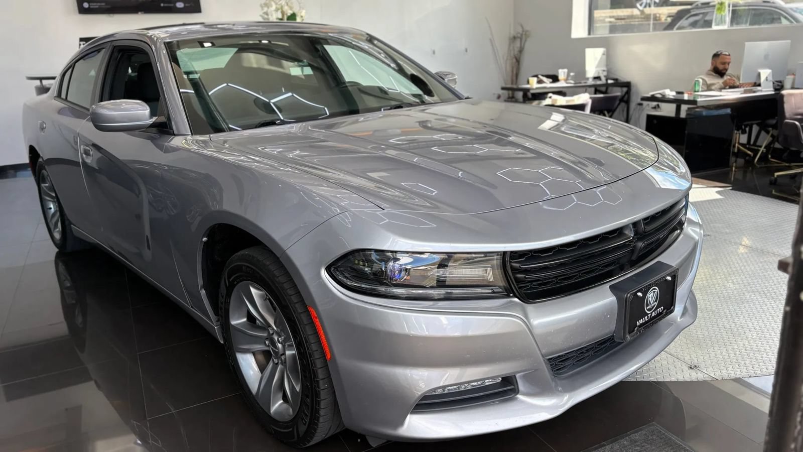 Used 2016 Dodge Charger SXT w/ Navigation & Travel Group RWD image 2