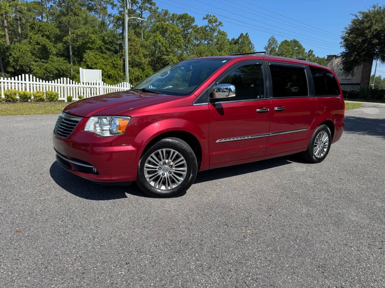 Used 2013 Chrysler Town & Country Touring-L w/ Entertainment Group #2 FWD image 30