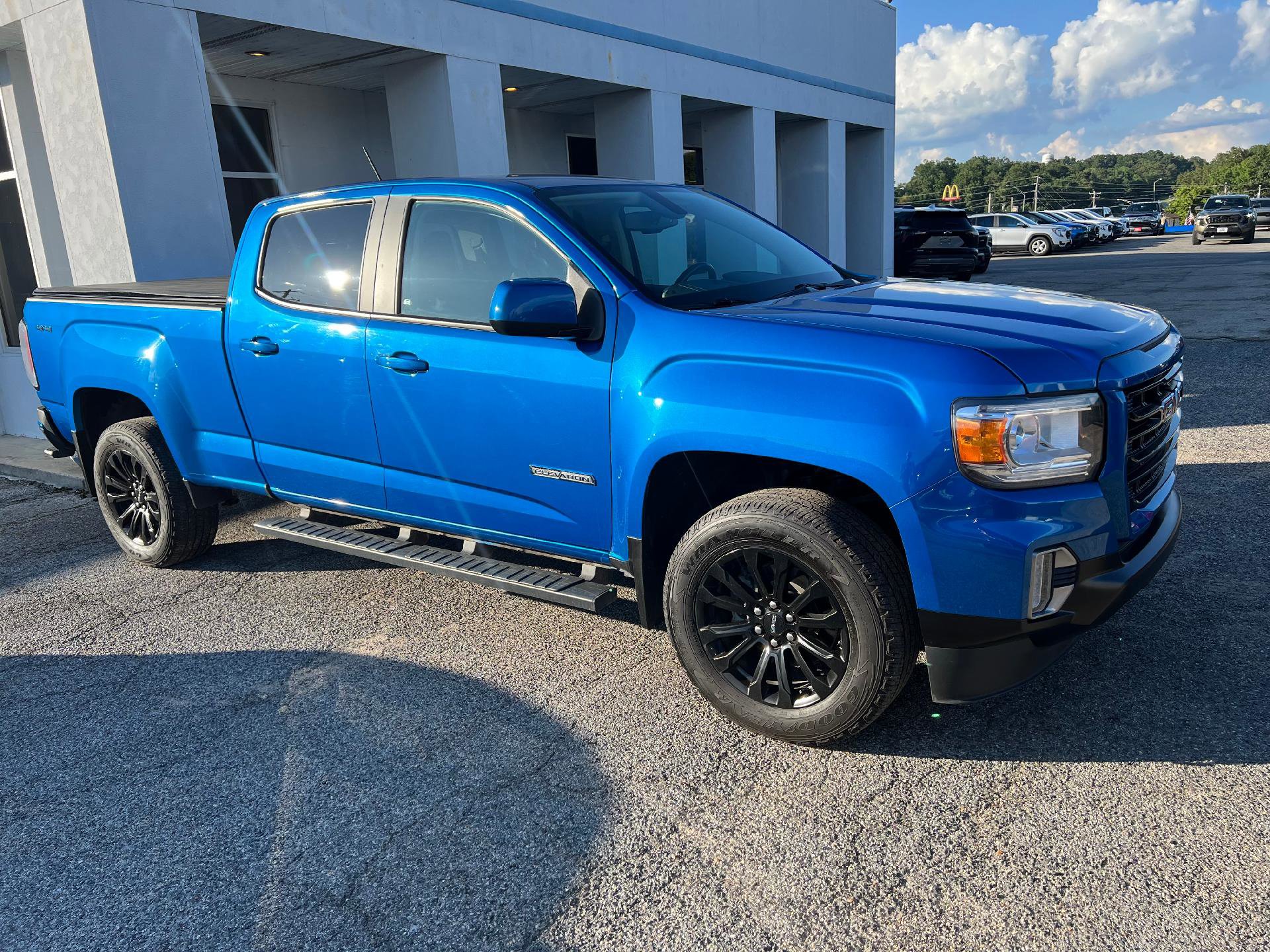 Used 2022 GMC Canyon Elevation image 1