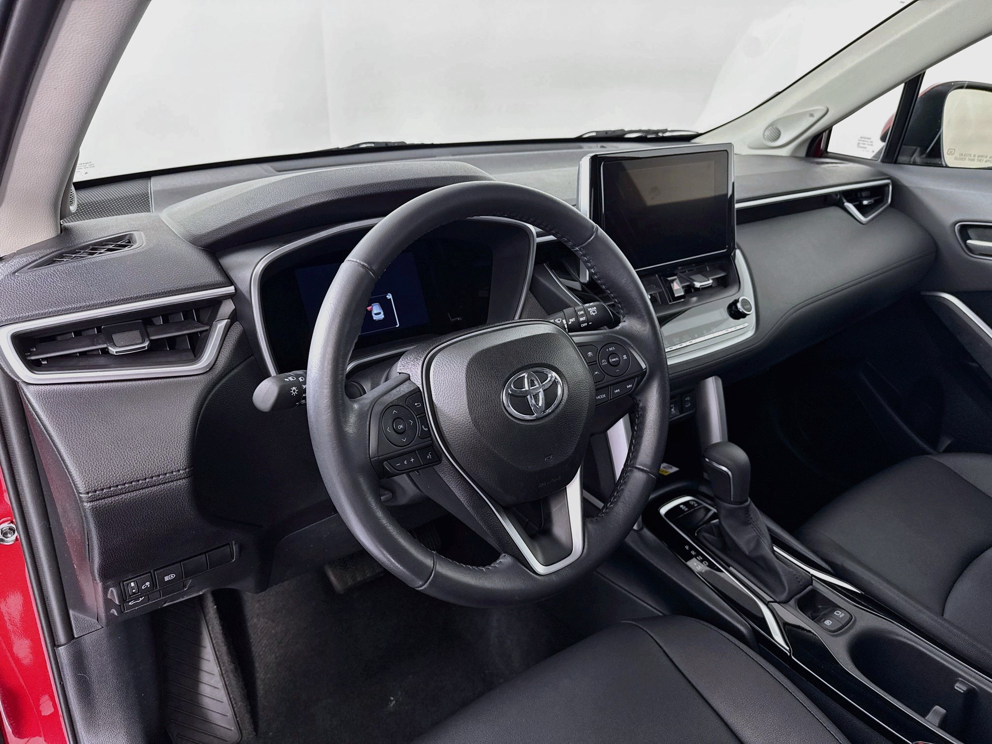 Used 2023 Toyota Corolla Cross XLE w/ Convenience Package FWD image 9