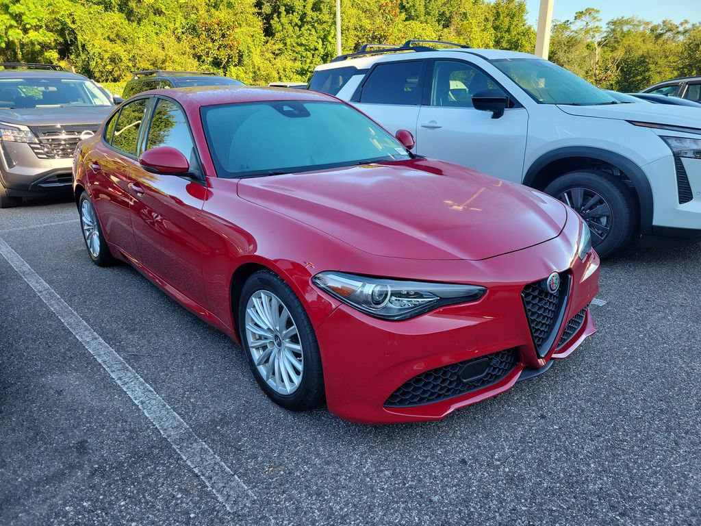 Used 2022 Alfa Romeo Giulia Sprint RWD image 2