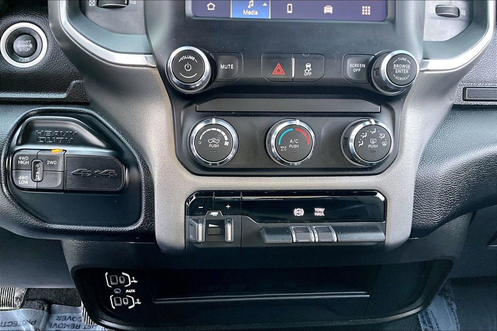 Used 2024 RAM 3500 Big Horn image 32