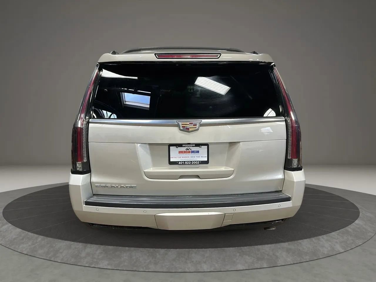 Used 2016 Cadillac Escalade Platinum image 4