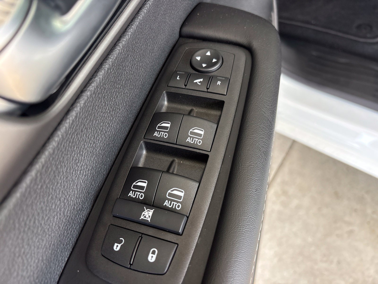 New 2027 Chrysler Pacifica Limited FWD image 12