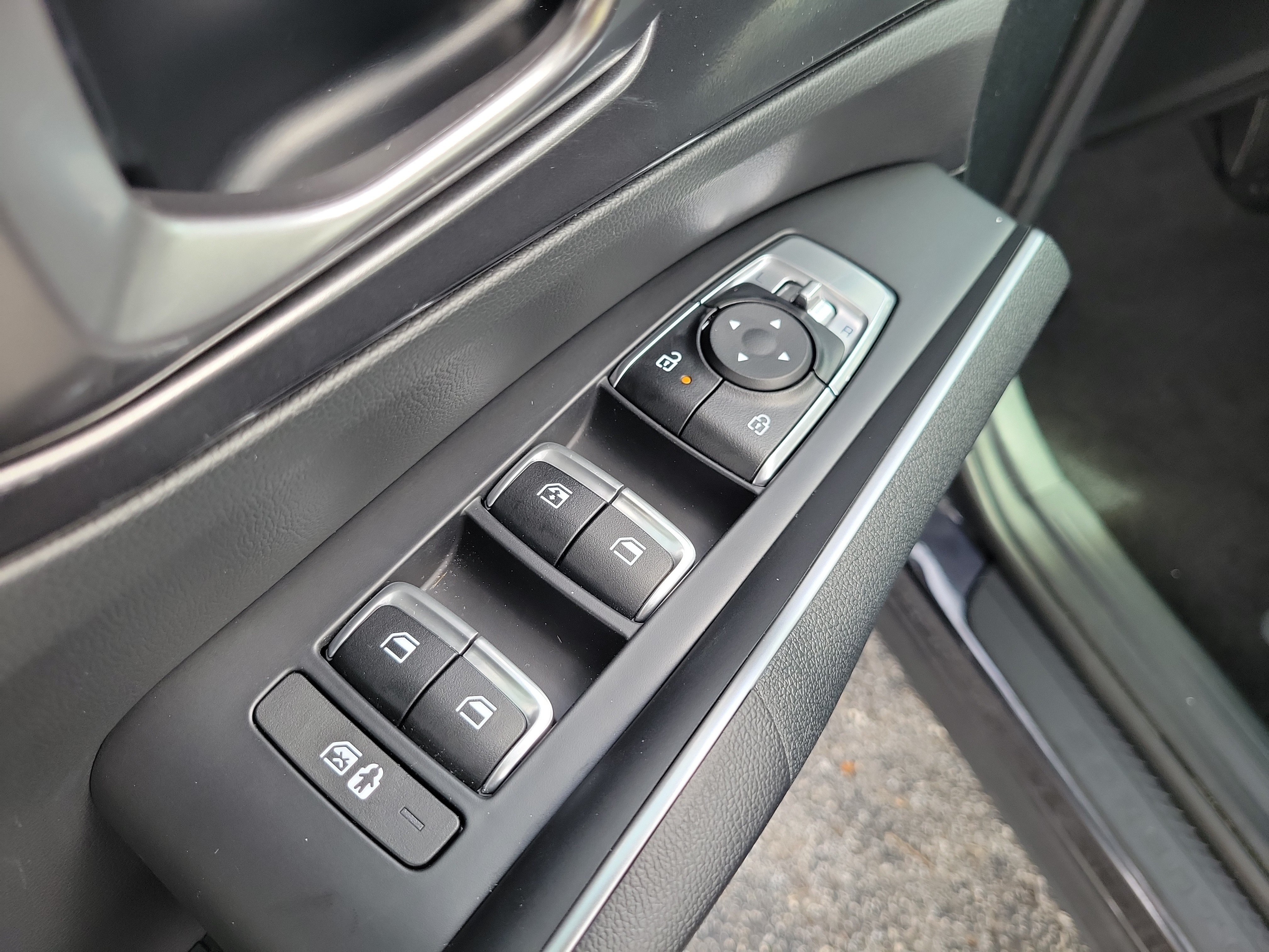 Certified 2025 Kia Sorento S w/ Panoramic Sunroof Package FWD image 19