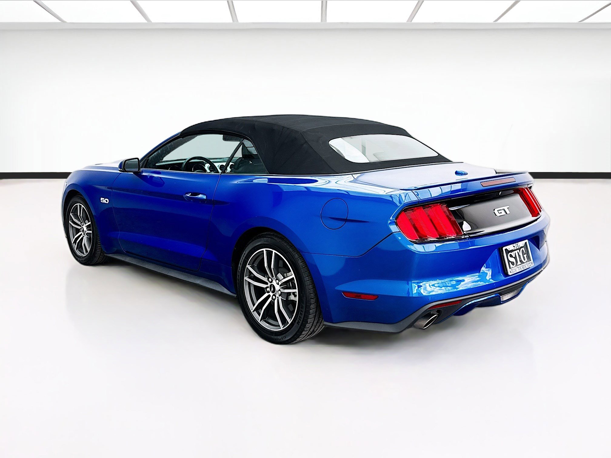 Used 2017 Ford Mustang GT Premium w/ Equipment Group 401A image 6