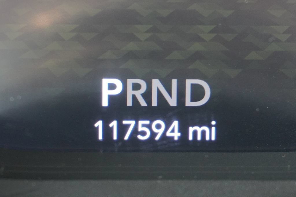Used 2018 Jeep Wrangler Unlimited Sahara AWD/4WD image 14