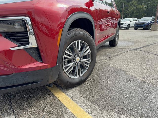Certified 2025 Chevrolet Traverse LT w/ Driver Confidence Package FWD image 2
