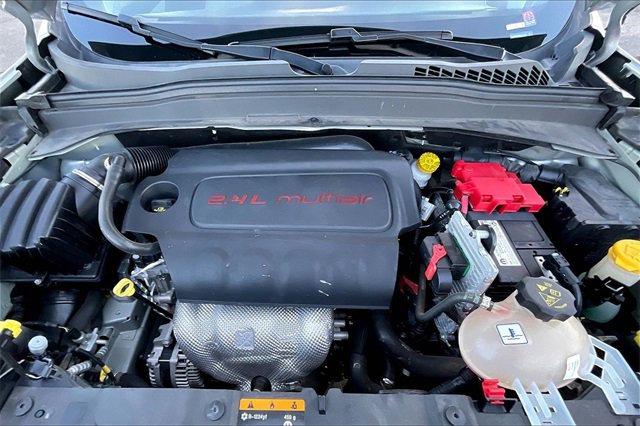 Used 2019 Jeep Renegade Latitude w/ Popular Equipment Group image 9