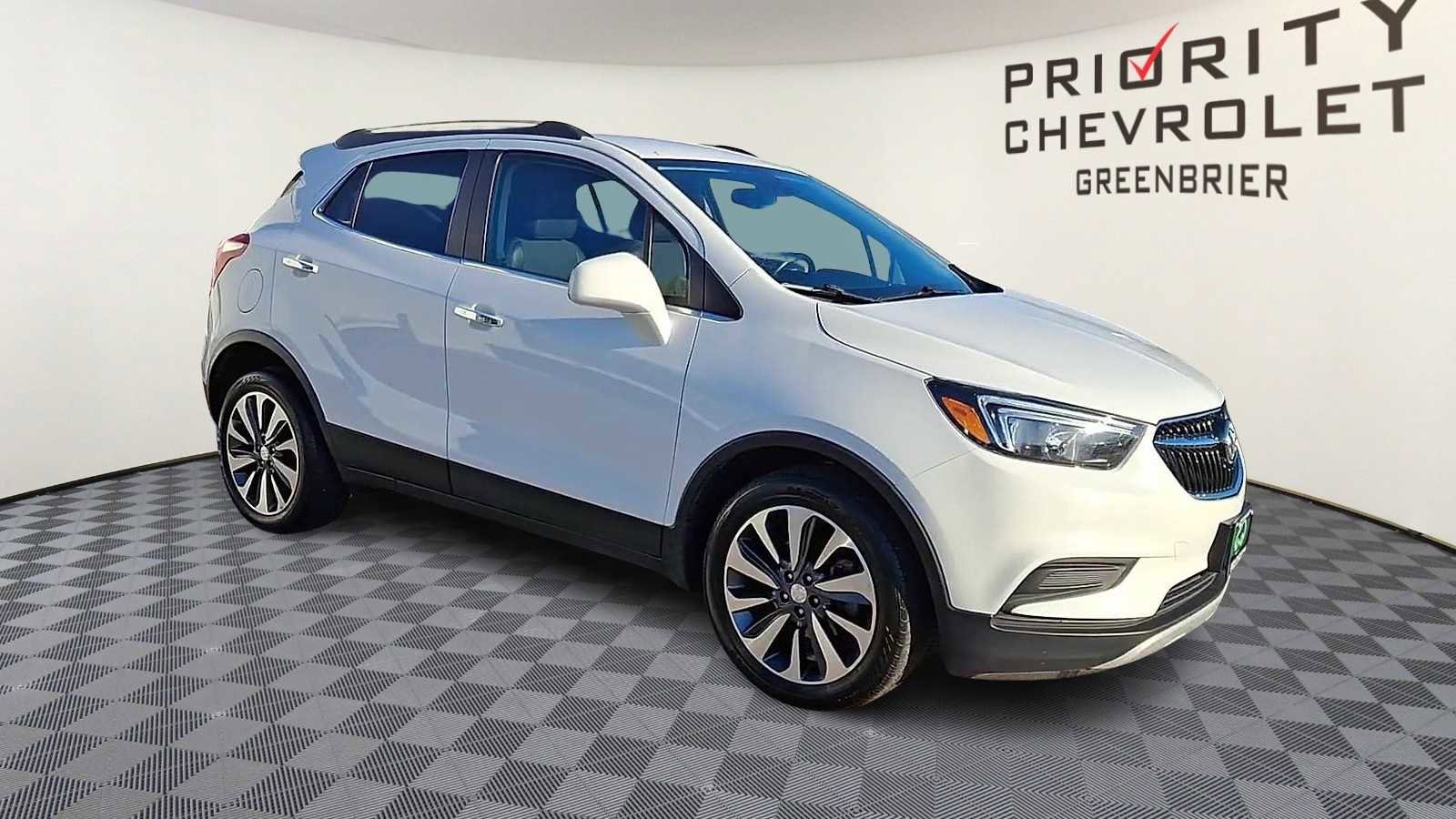 Used 2022 Buick Encore Preferred w/ Safety Package image 2