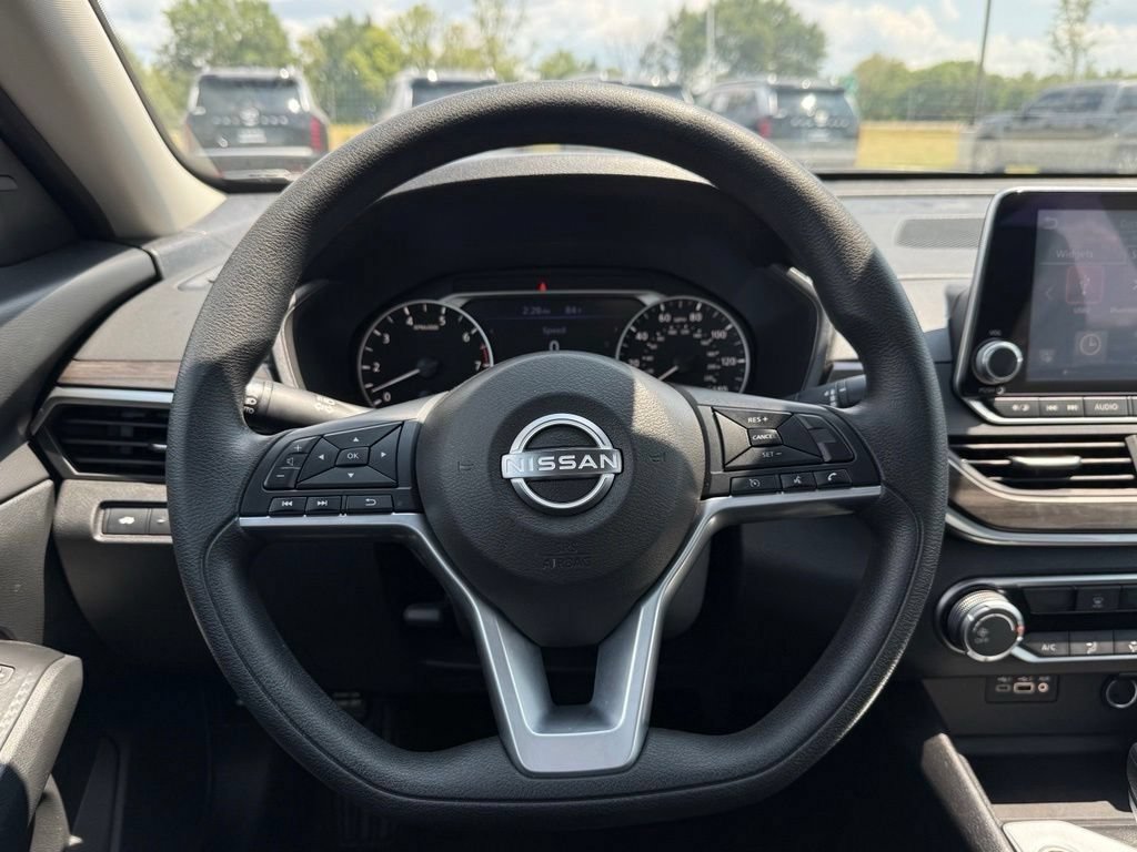 Used 2025 Nissan Altima 2.5 SV FWD image 13