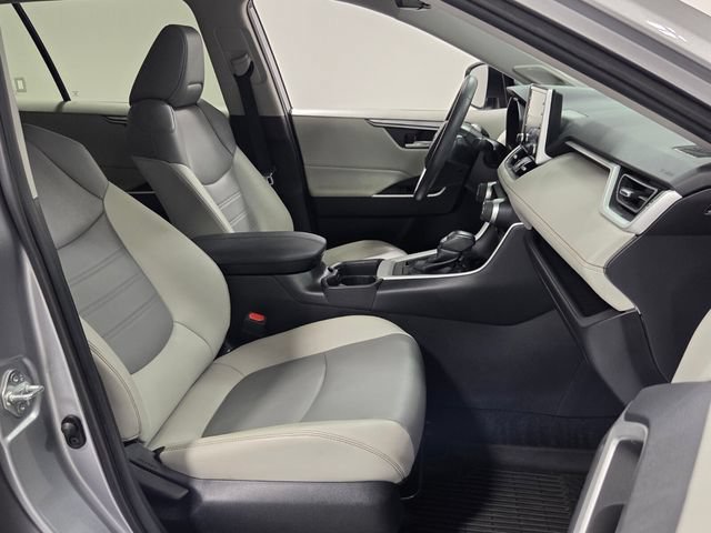 Used 2021 Toyota RAV4 XLE Premium FWD image 17