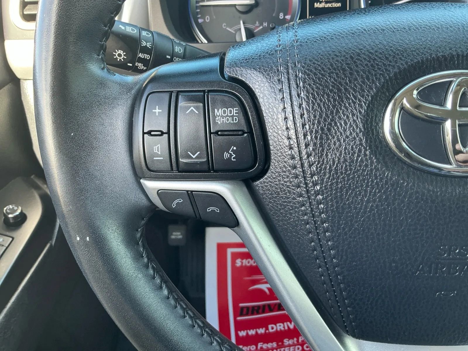 Used 2019 Toyota Highlander SE image 28