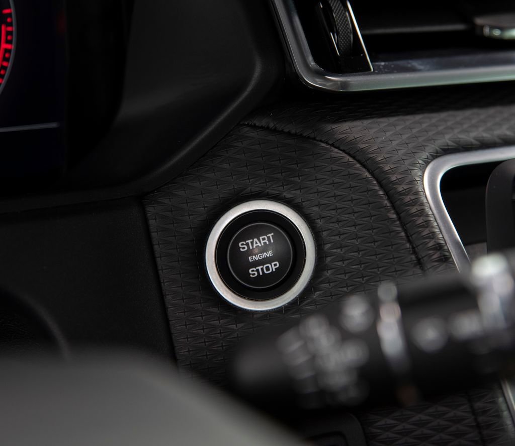 Used 2018 Land Rover Range Rover Velar S image 27