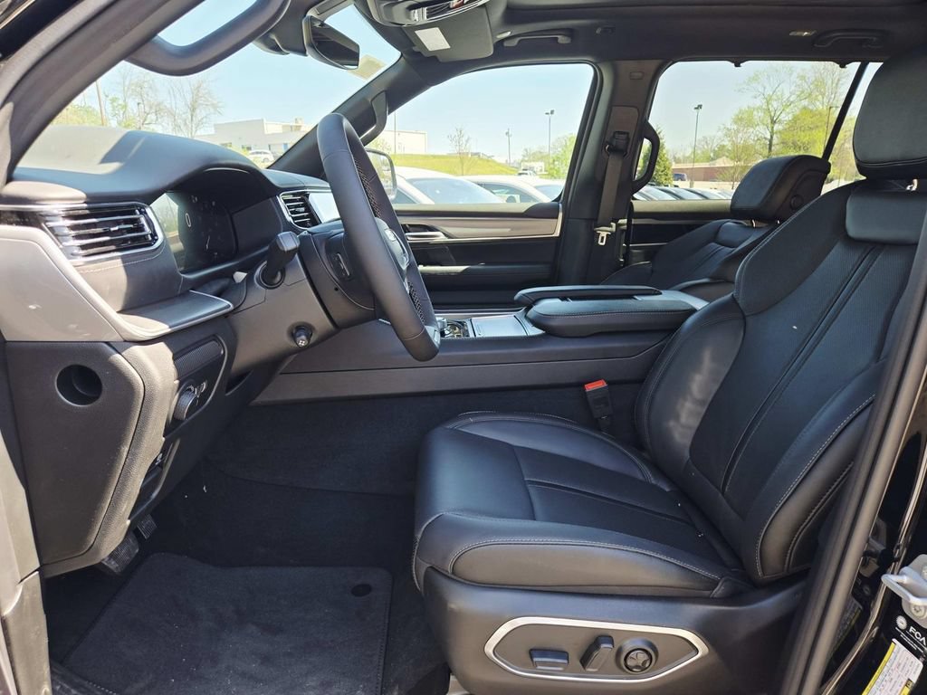 New 2026 Jeep Grand Wagoneer L Limited AWD/4WD image 15