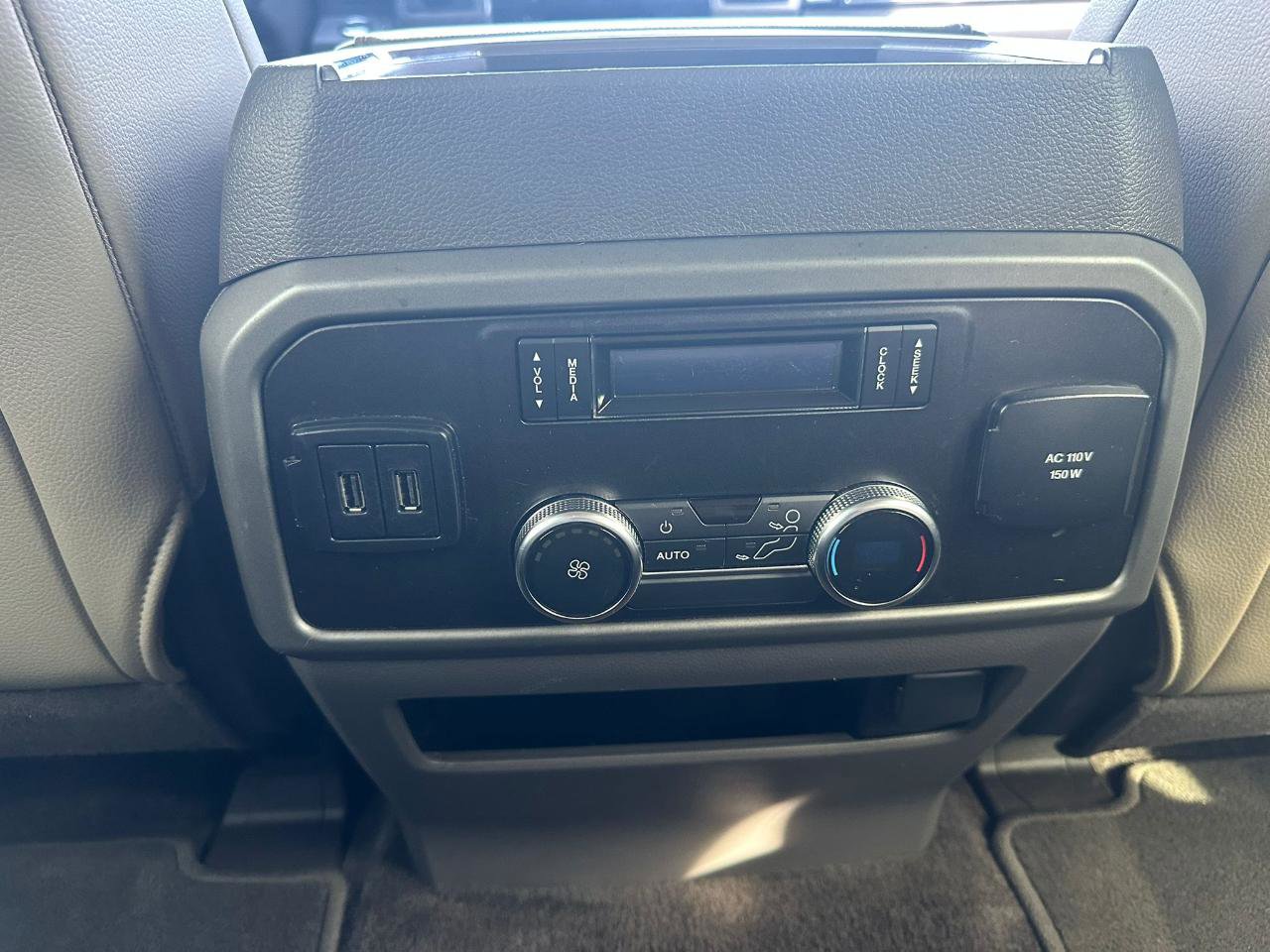 Used 2018 Ford Expedition XLT w/ Equipment Group 202A RWD image 17