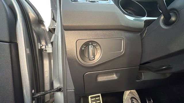 Used 2021 Volkswagen Tiguan SE R-Line image 13