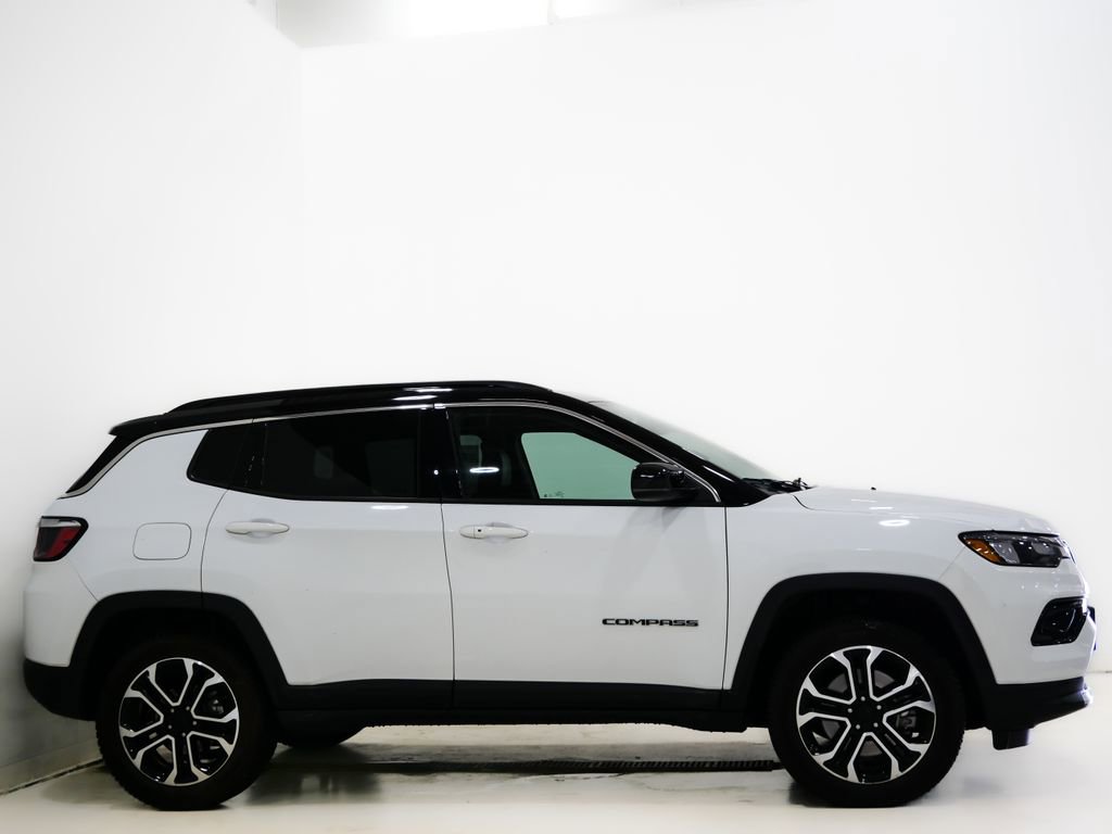 Used 2023 Jeep Compass Limited w/ Sun and Sound Group AWD/4WD image 5