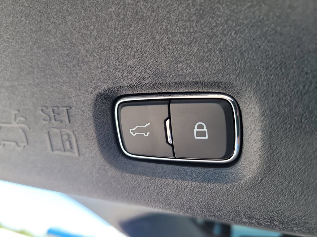 Used 2025 Ford Expedition Active AWD/4WD image 8