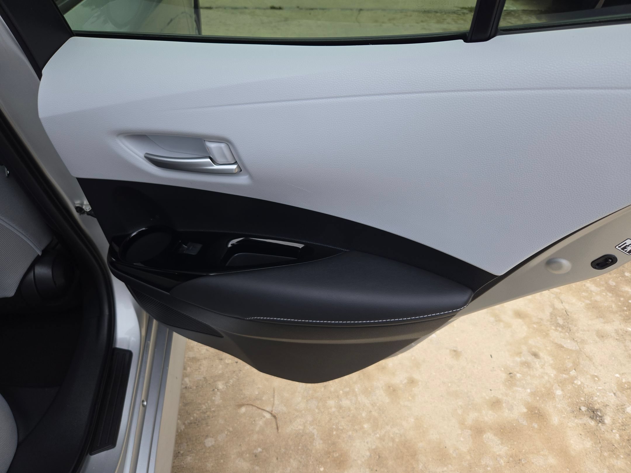 Used 2019 Toyota Corolla SE FWD image 25