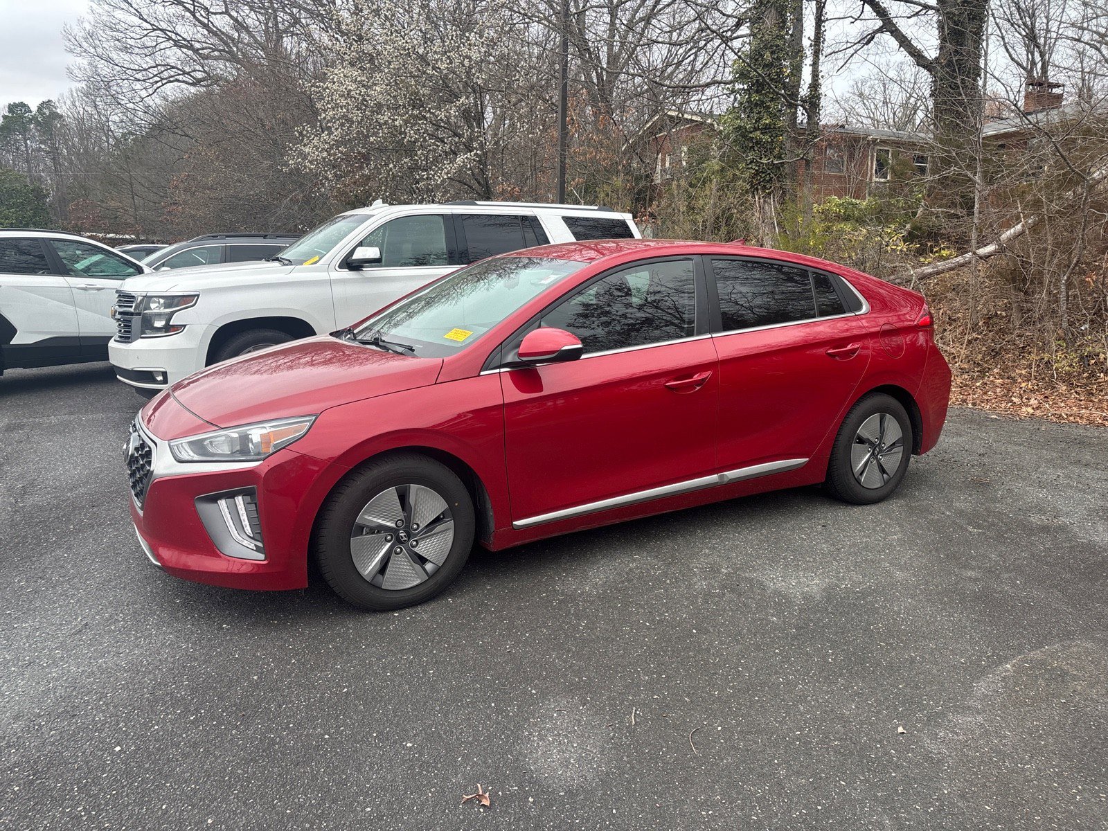 Used 2022 Hyundai Ioniq SE image 2