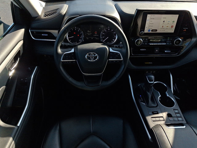 Used 2023 Toyota Highlander XLE image 11