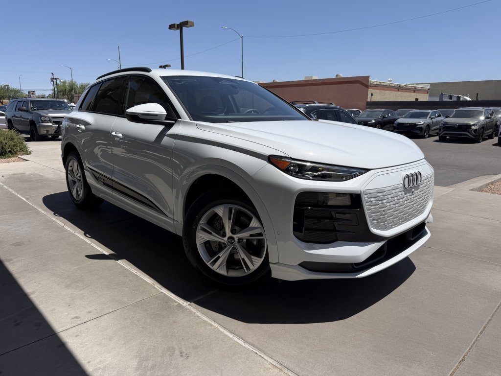 Used 2025 Audi Q6 e-tron Premium w/ Convenience Package RWD image 6