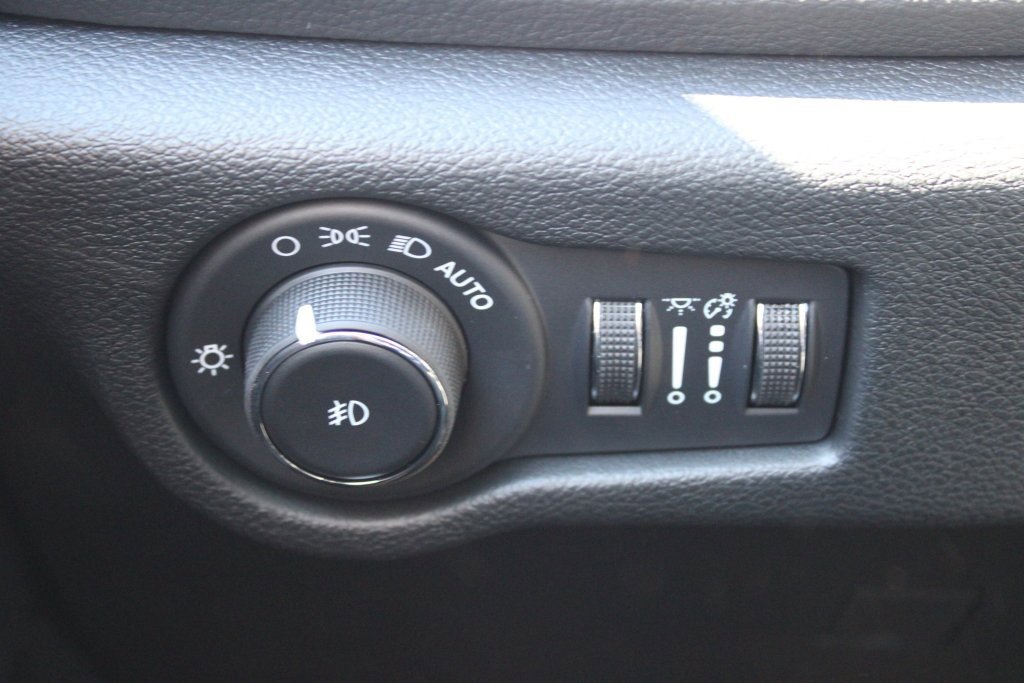 New 2026 Chrysler Pacifica Select w/ S Appearance Package image 12