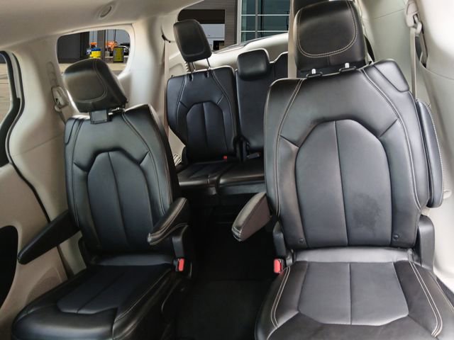 Used 2024 Chrysler Pacifica Touring-L FWD image 13