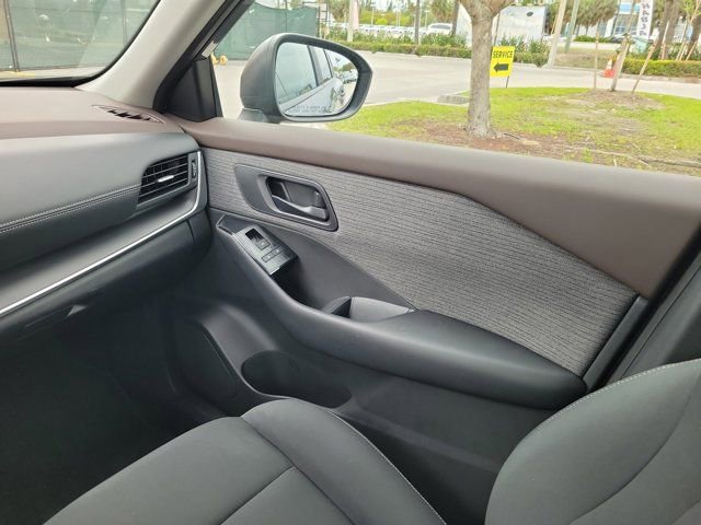 Certified 2023 Nissan Rogue S image 18