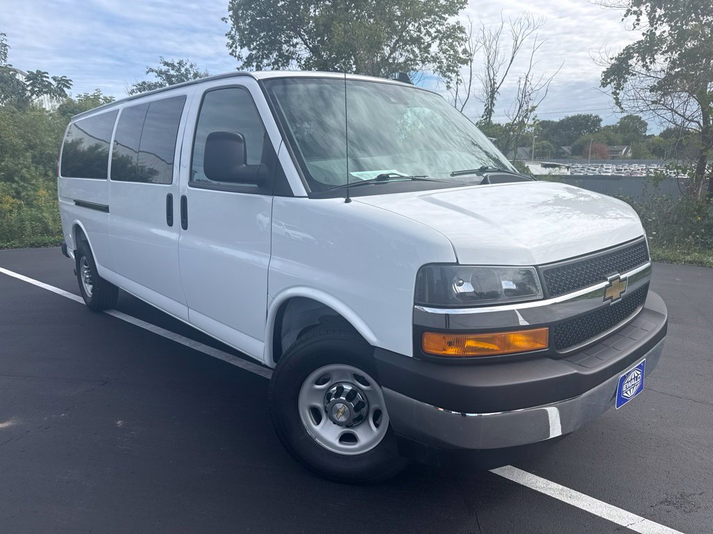 Used 2025 Chevrolet Express 3500 LT w/ LT Preferred Equipment Group RWD image 2