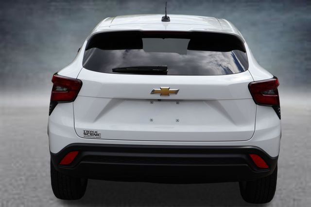 Used 2025 Chevrolet Trax LS w/ LS Convenience Package FWD image 21