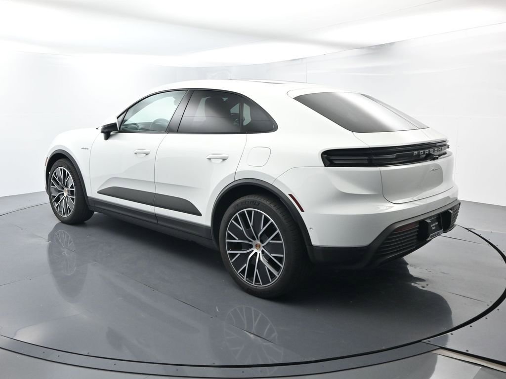 Certified 2025 Porsche Macan Electric image 3