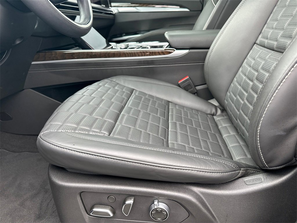 Used 2025 Cadillac Escalade Sport Platinum image 9