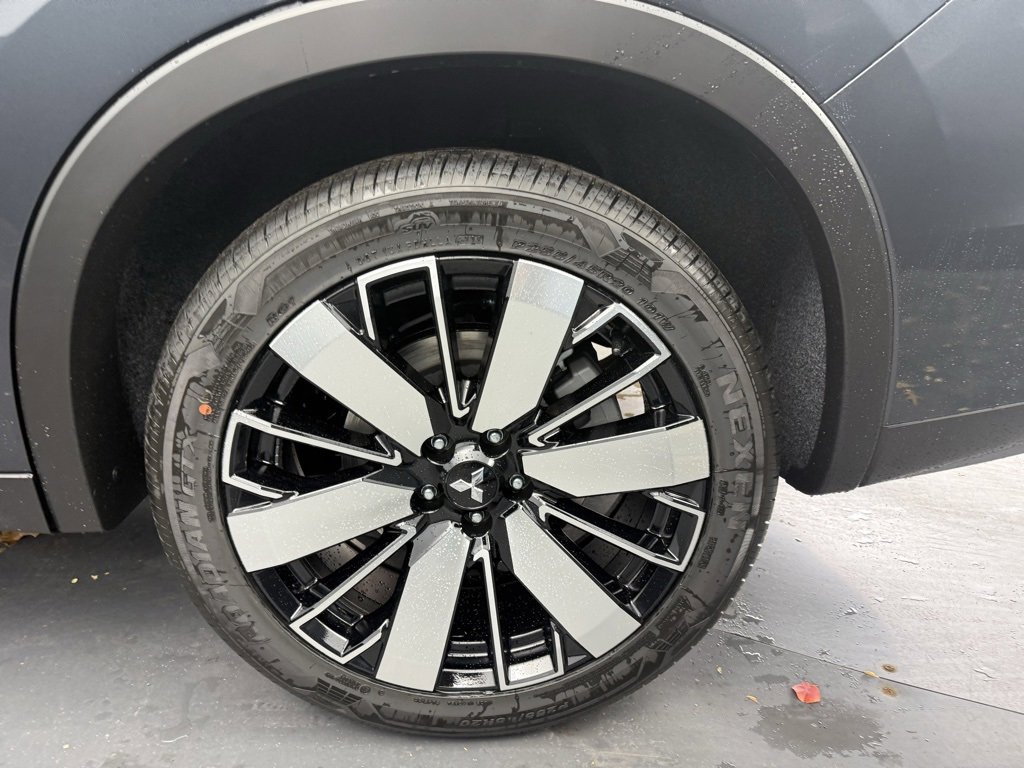New 2025 Mitsubishi Outlander SEL image 11