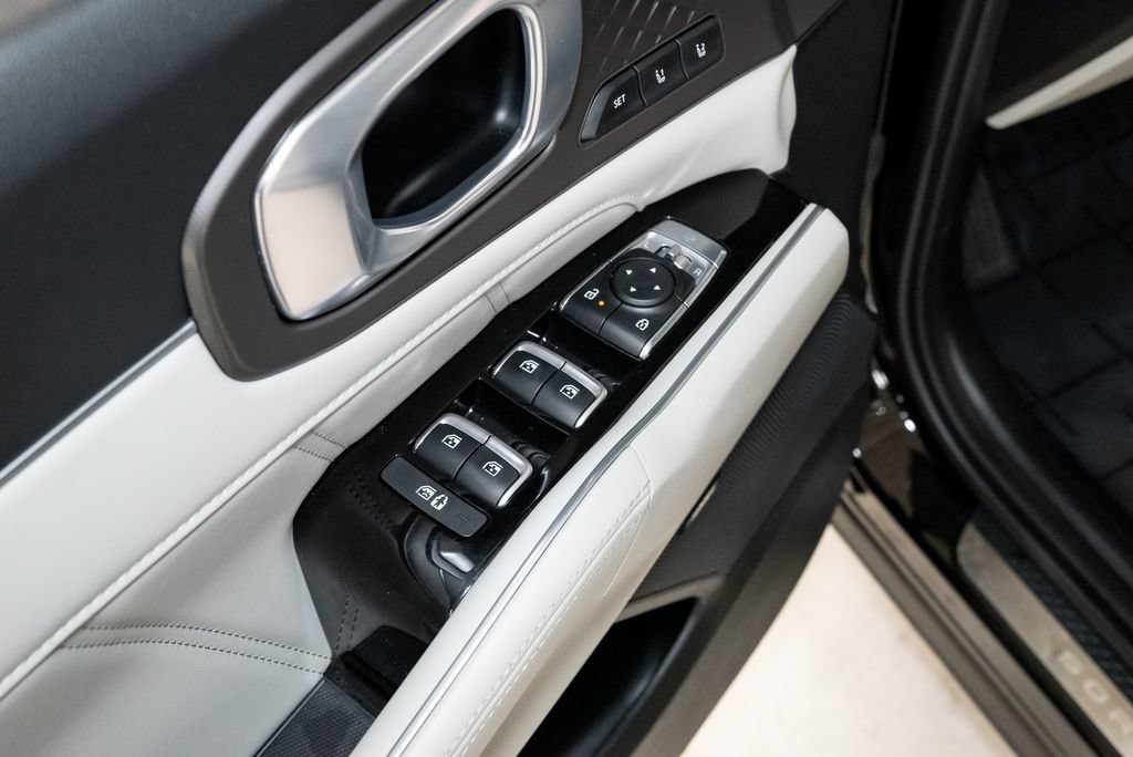 Certified 2025 Kia Sorento SX Prestige AWD/4WD image 11