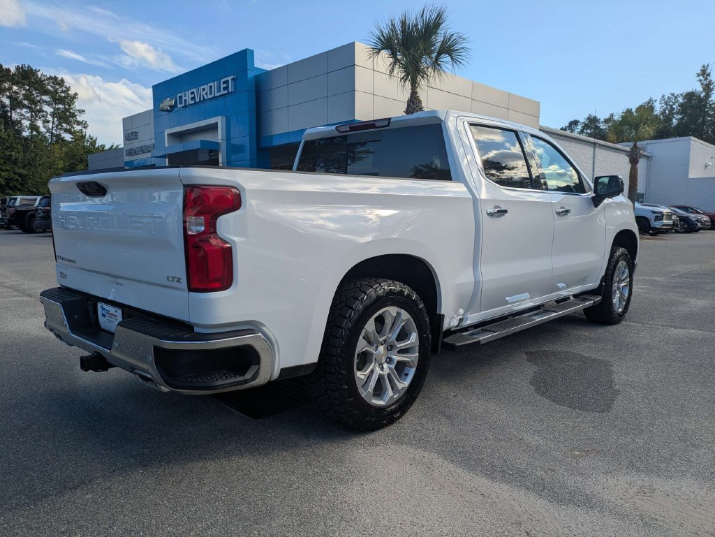 Used 2025 Chevrolet Silverado 1500 LTZ AWD/4WD image 4