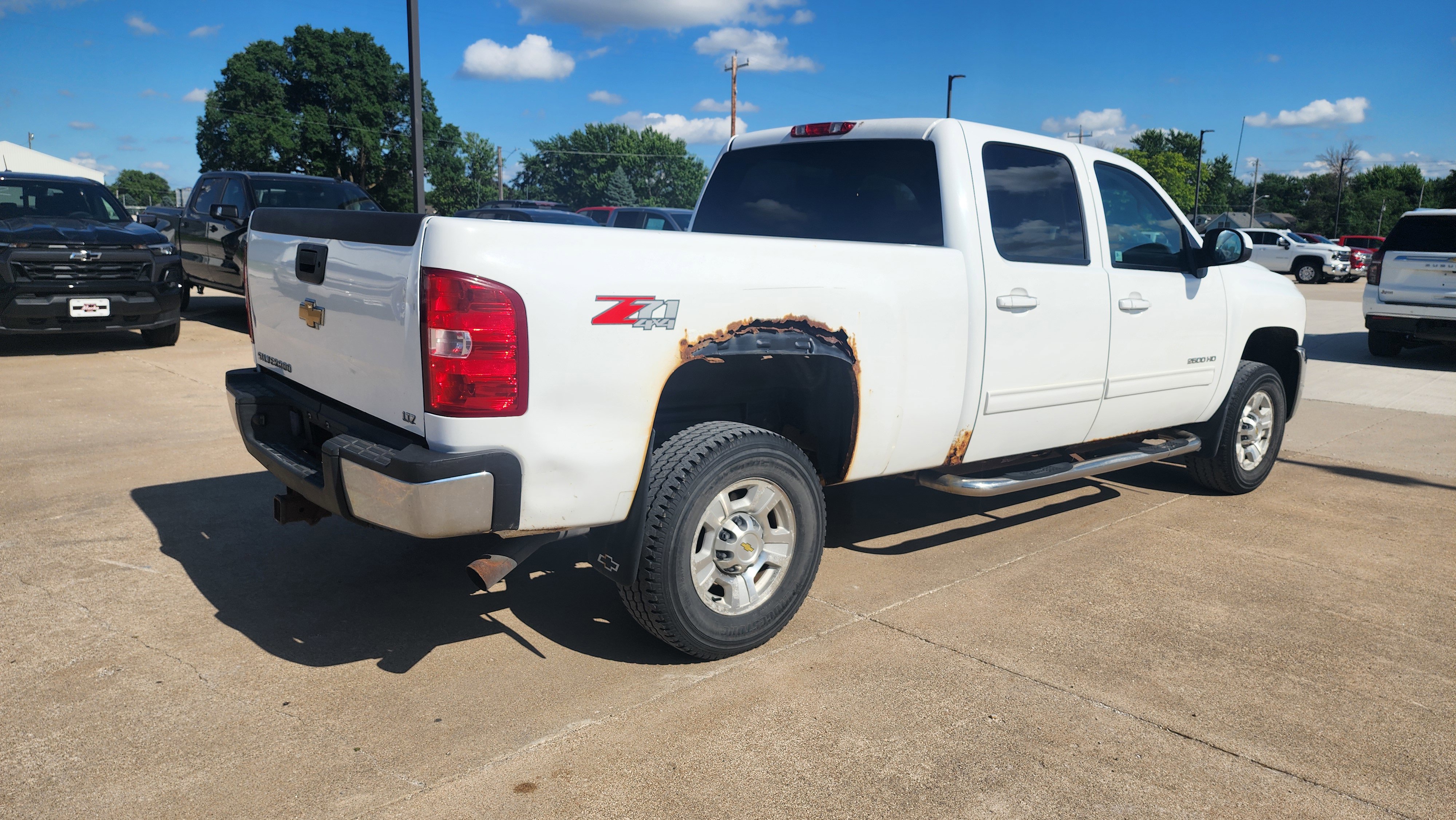 Used 2010 Chevrolet Silverado 2500 LTZ w/ LTZ Plus Package AWD/4WD image 5