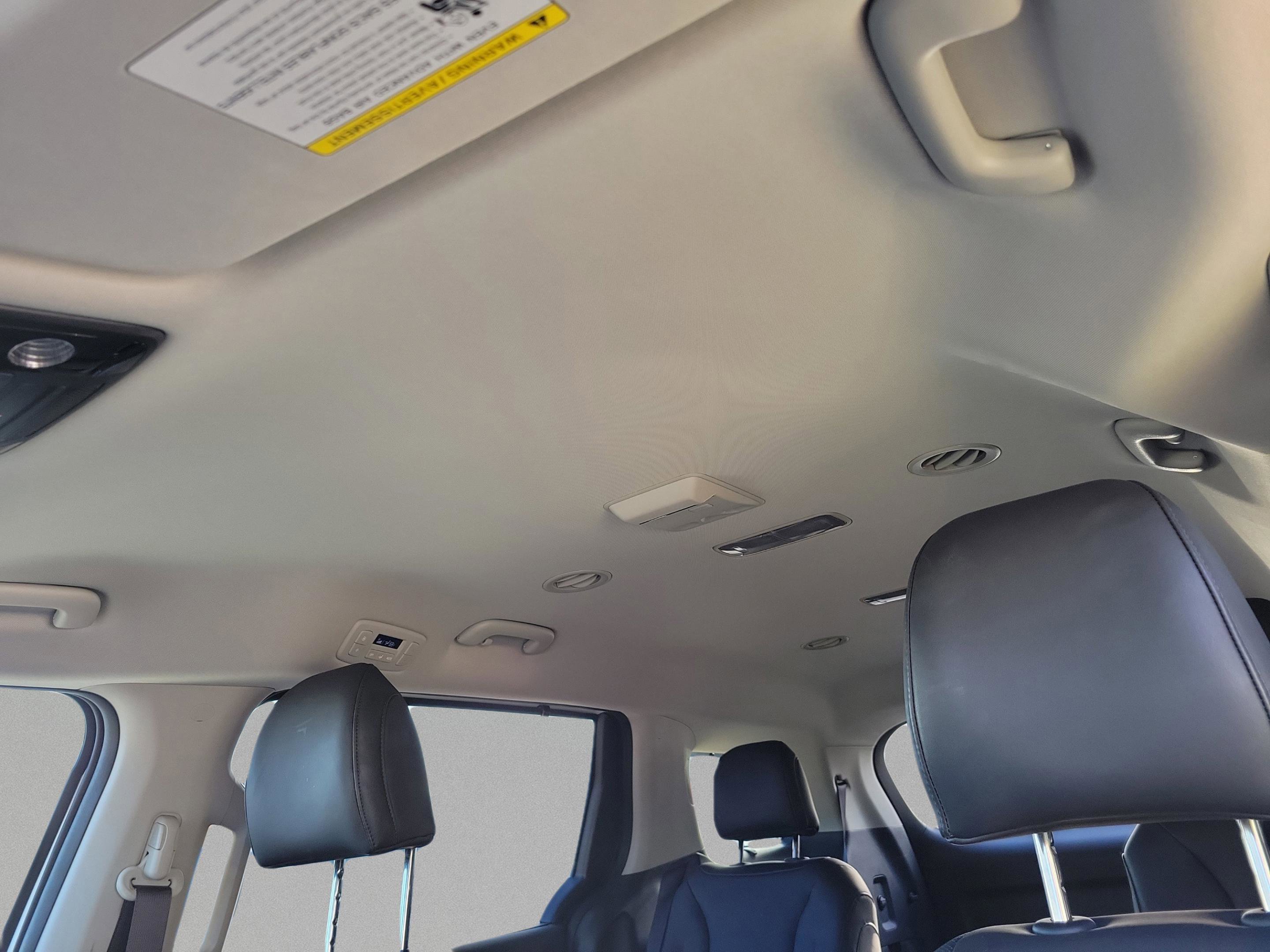 Used 2024 Kia Carnival EX image 17