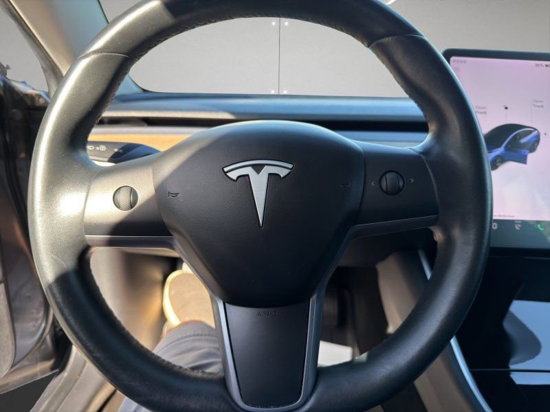 Used 2018 Tesla Model 3 Long Range image 14