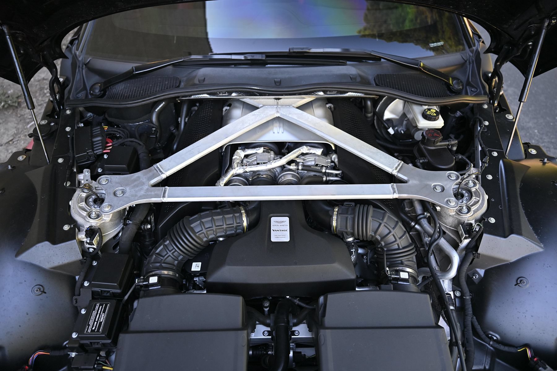 Used 2020 Aston Martin V8 Vantage Coupe RWD image 40
