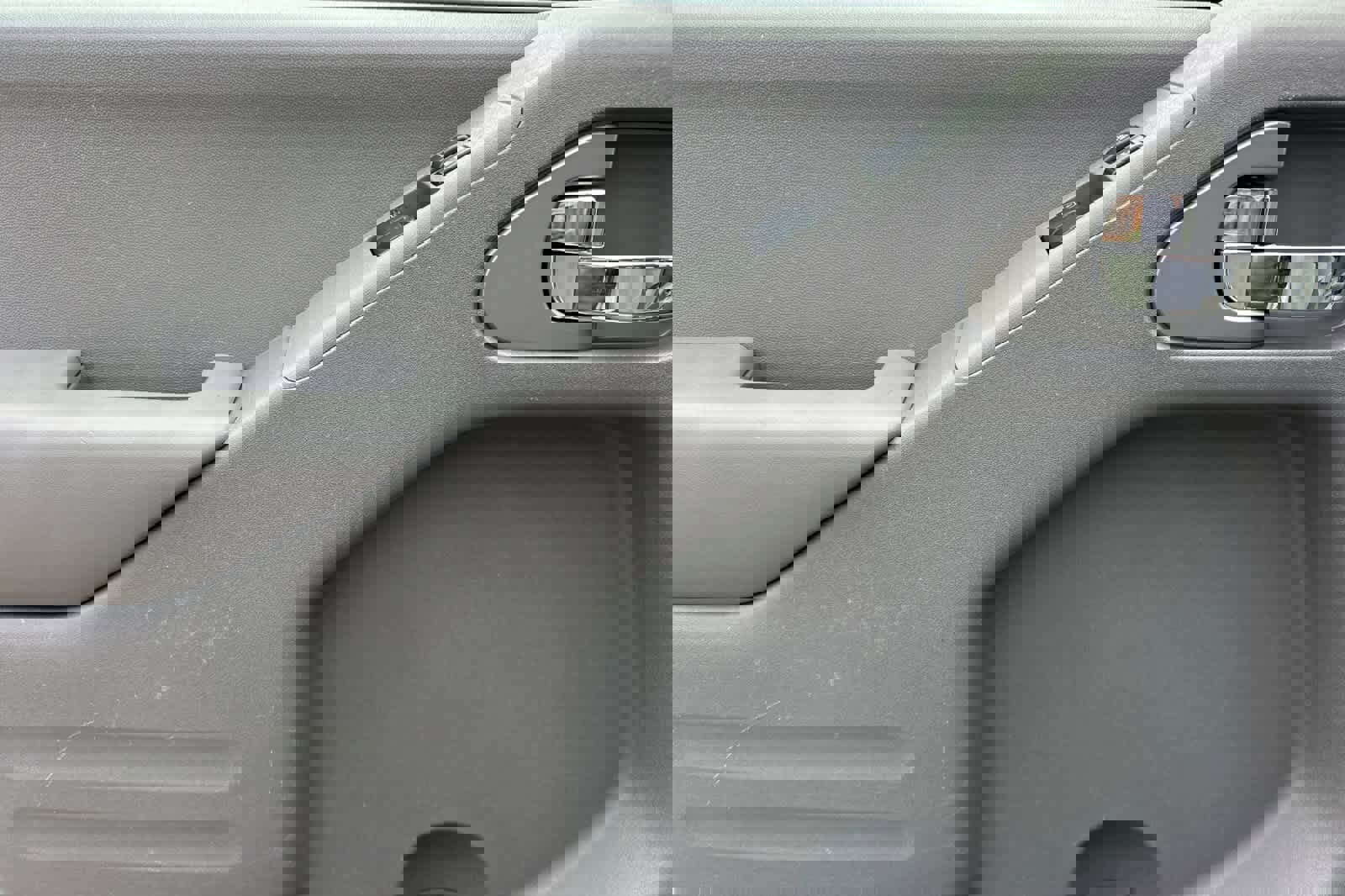 Used 2020 Nissan Frontier S image 12