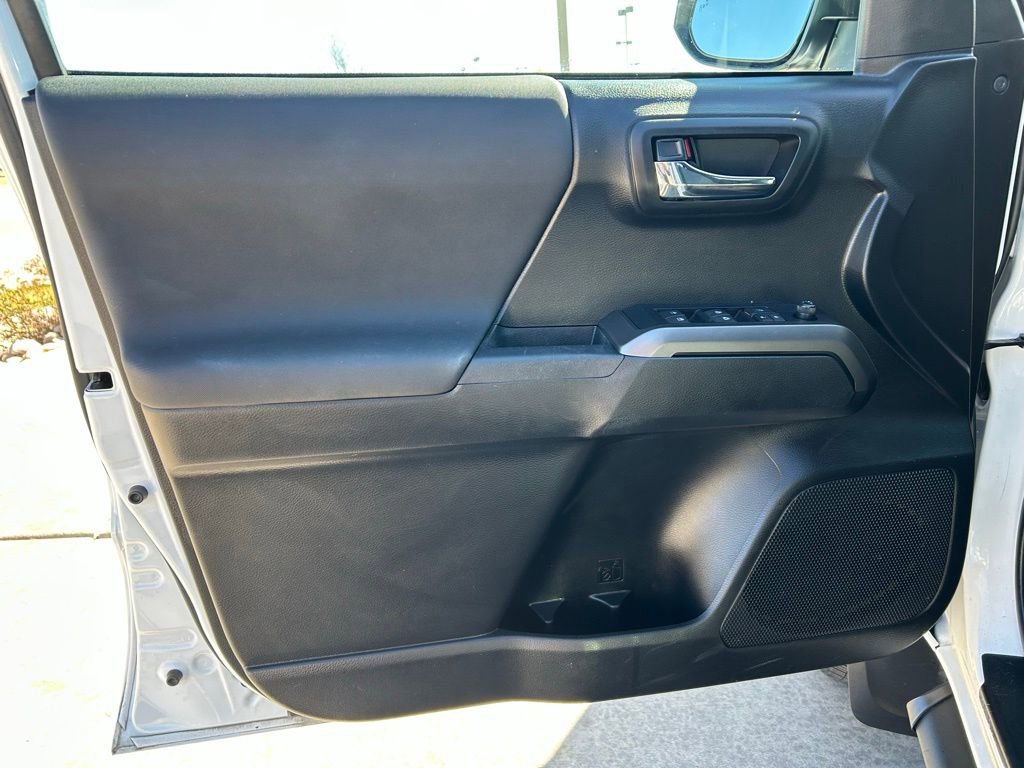 Used 2022 Toyota Tacoma TRD Off-Road w/ Technology Package image 23