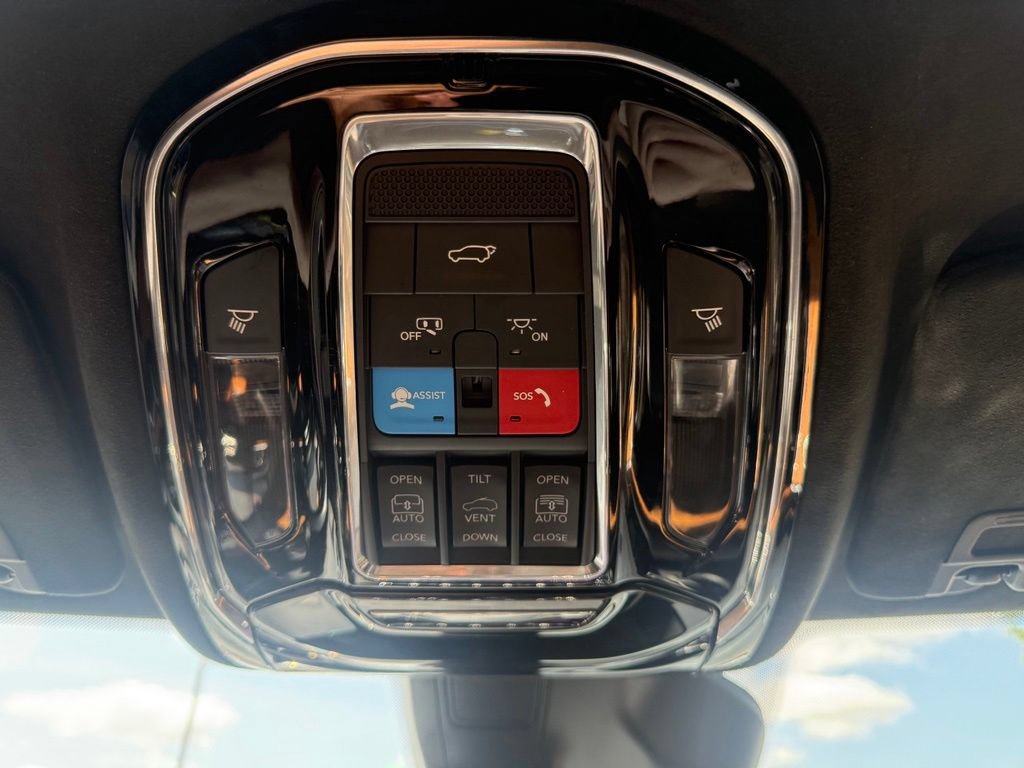 Used 2023 Jeep Grand Cherokee Summit AWD/4WD image 32