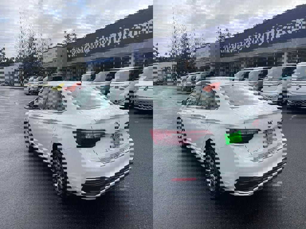 Certified 2023 Volkswagen Jetta SE w/ Panoramic Sunroof Package image 8