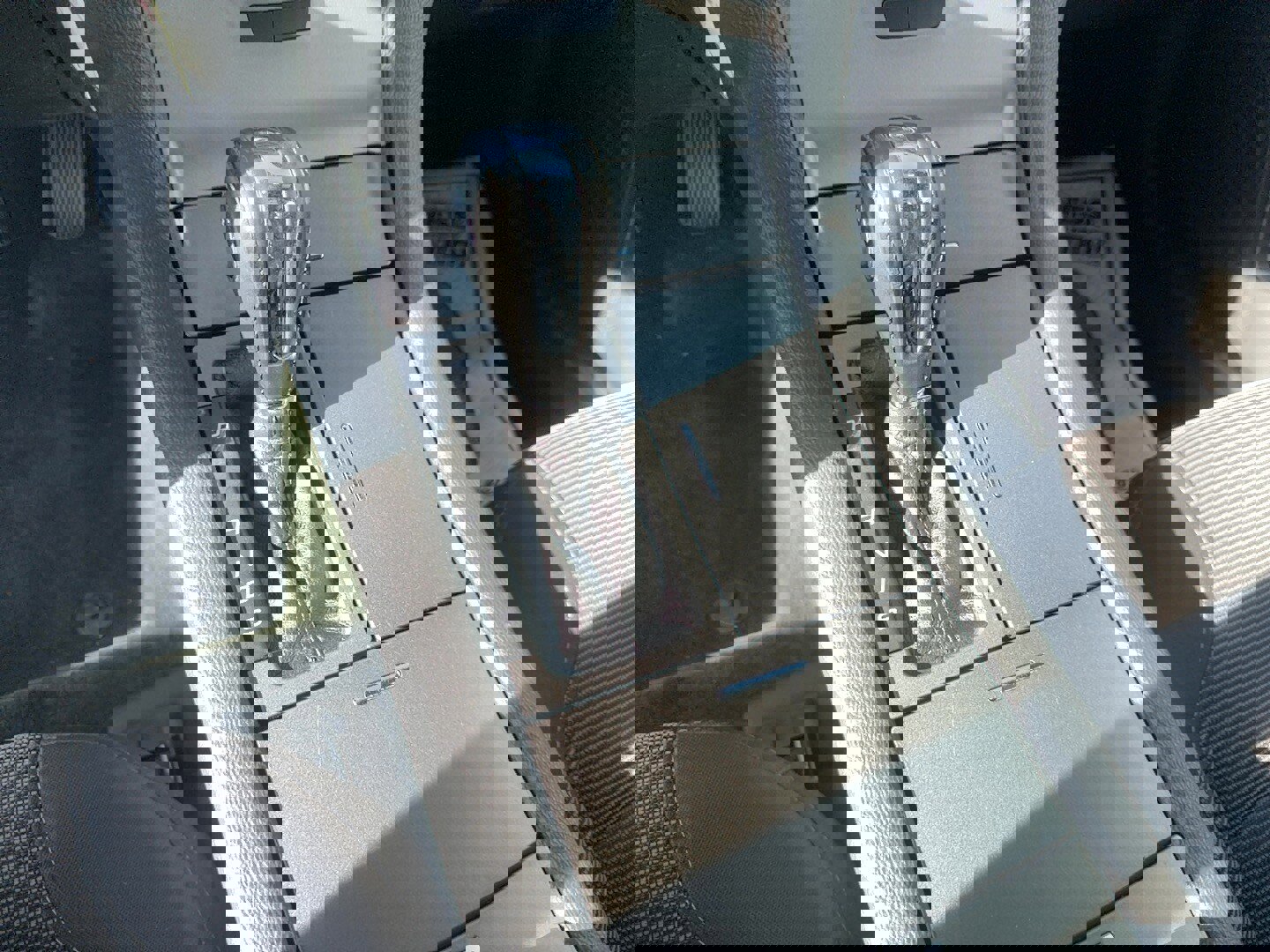 Used 2017 Ford Taurus SEL FWD image 19