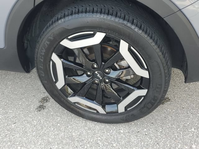 Used 2024 Kia Telluride EX w/ EX Captain's Chair Package FWD image 5